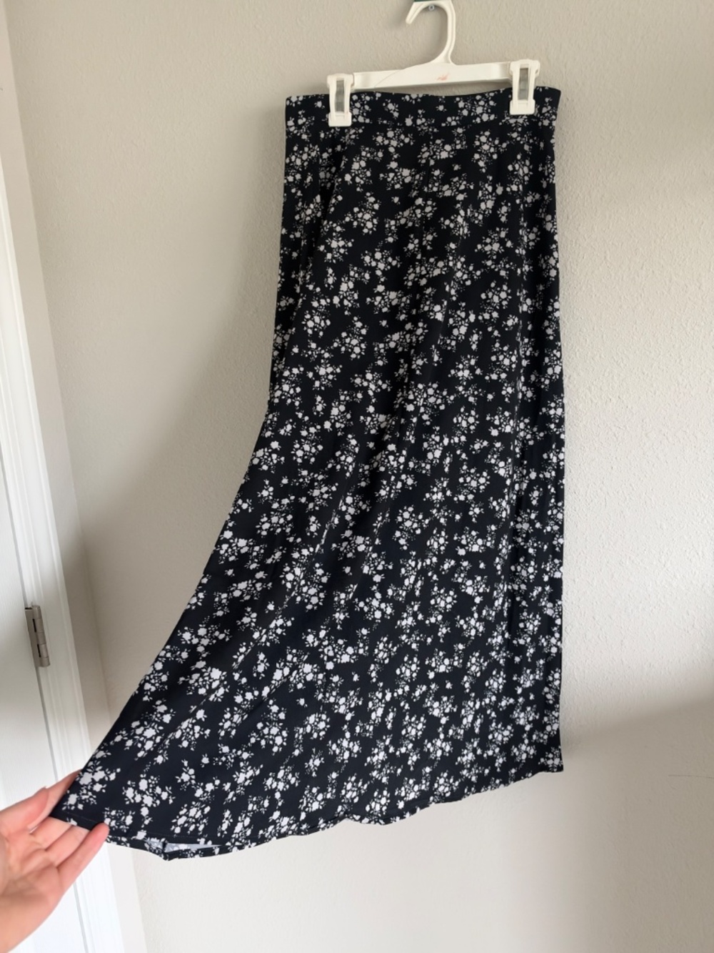 Black White Ditsy Floral A-Line Midi Skirt Size Small